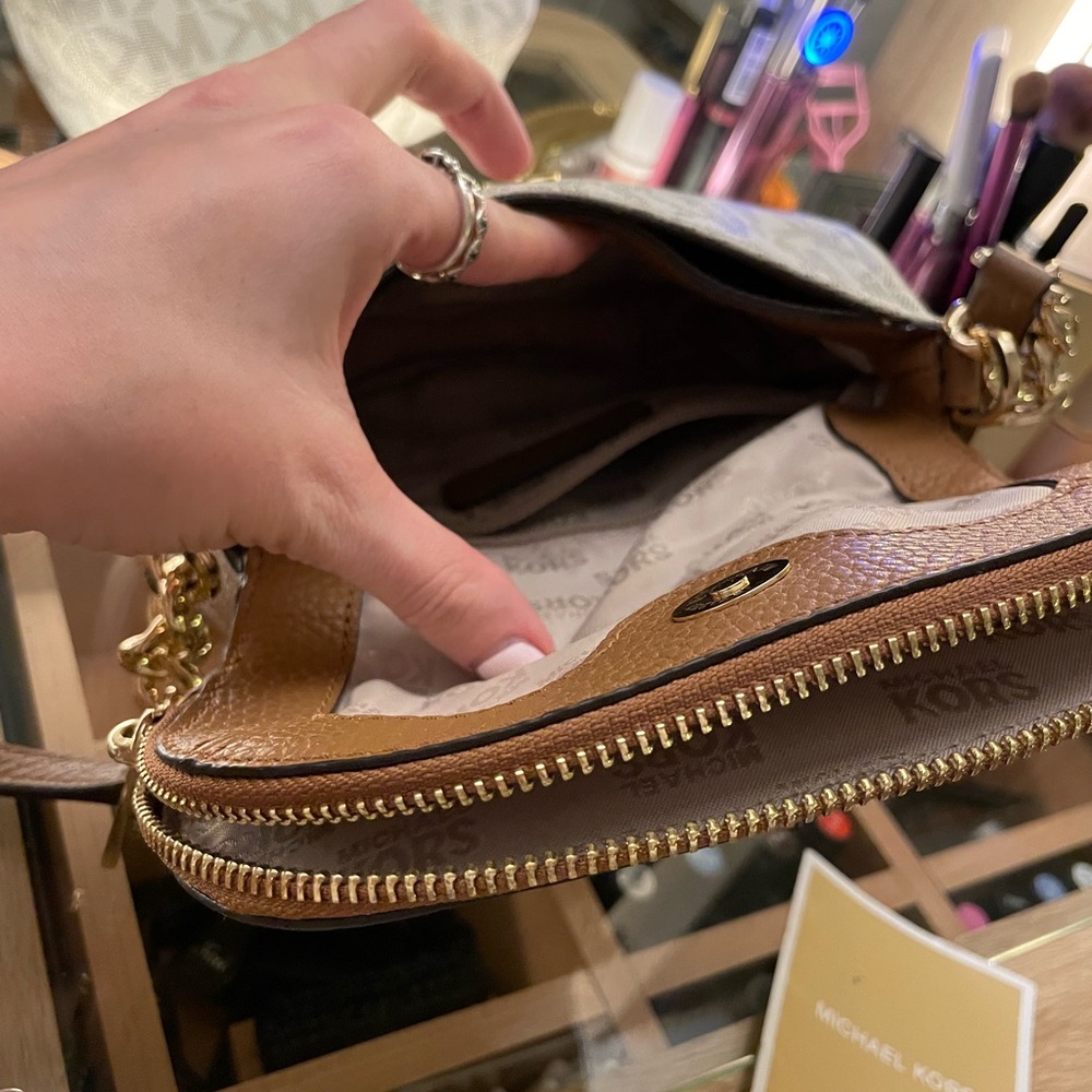 Michael Kors Brown and Cream Women's crossbody Bag and wallet w/ gold hardware. - Picture 5 of 8